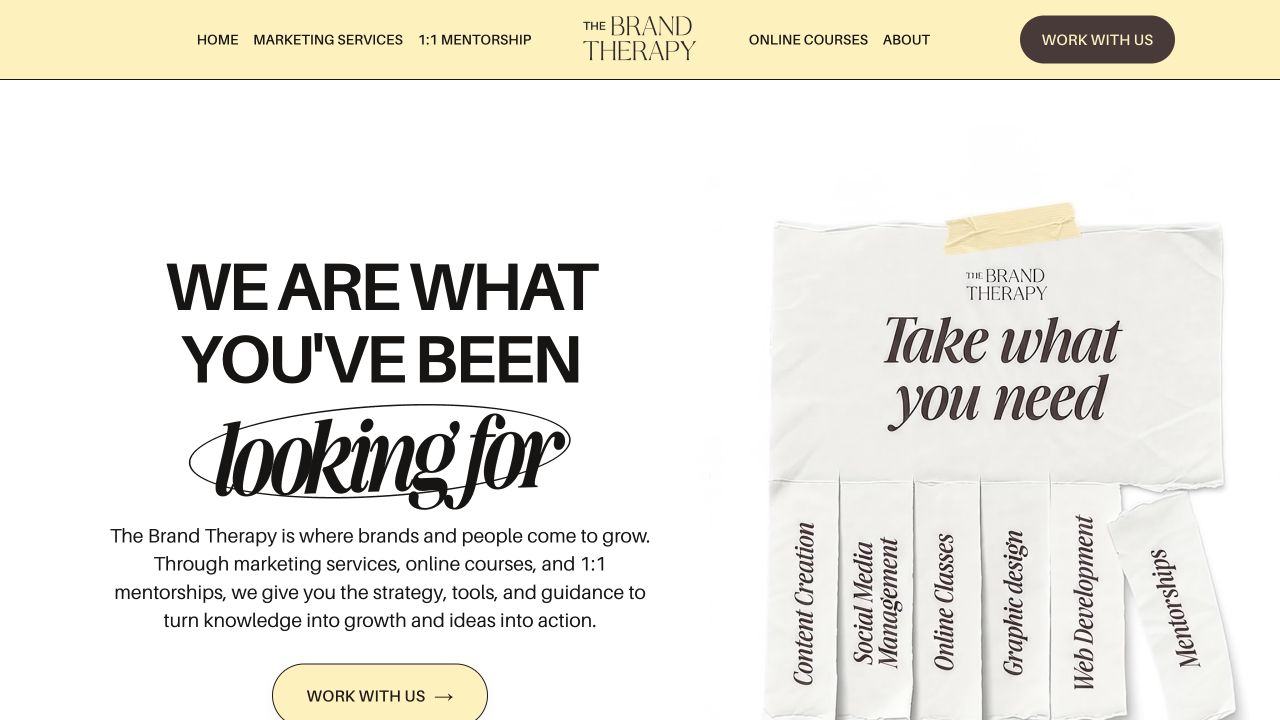 Inicio del sitio de The Brand Therapy en computadora, con un volante de papel que lista sus servicios
